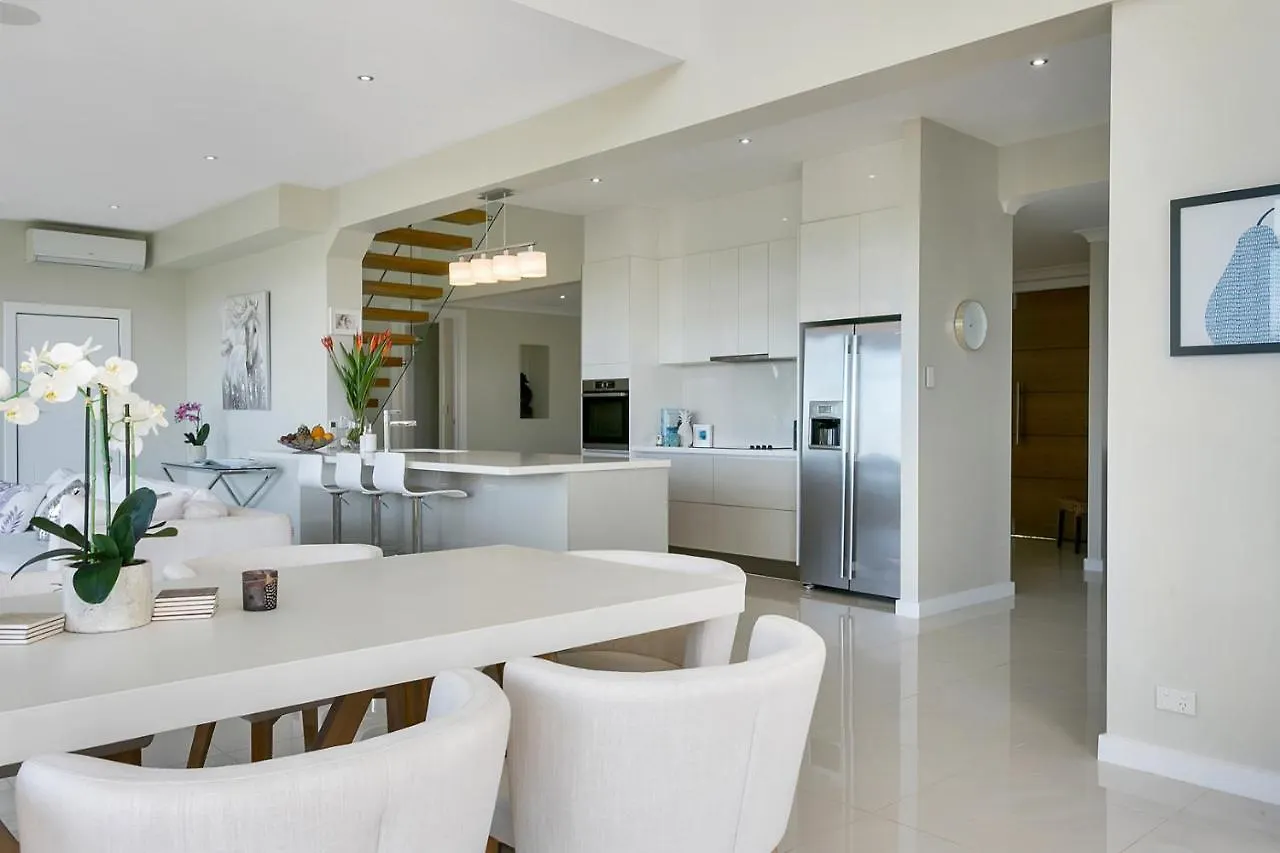 Hilltop Rainforest Retreat Holiday home Cairns