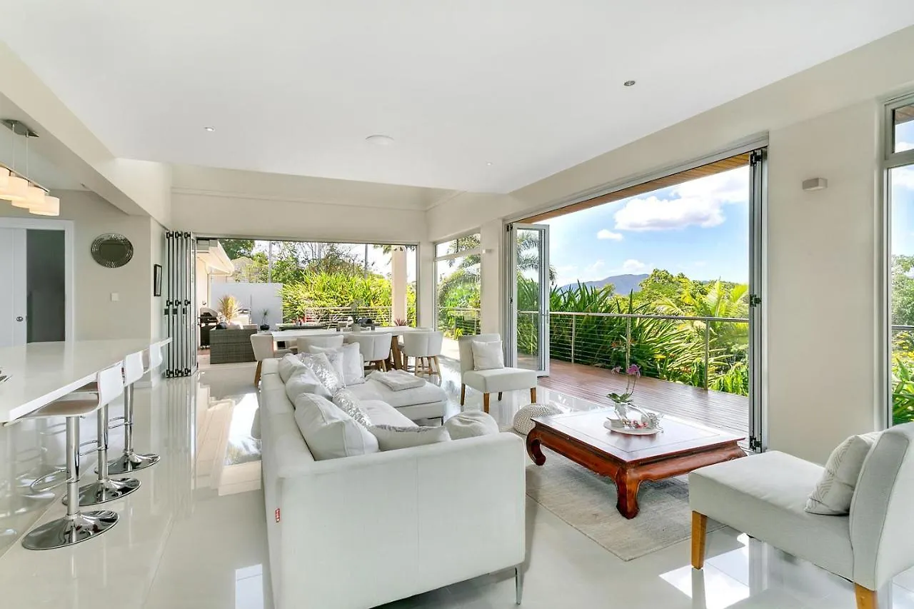 Hilltop Rainforest Retreat Holiday home Cairns